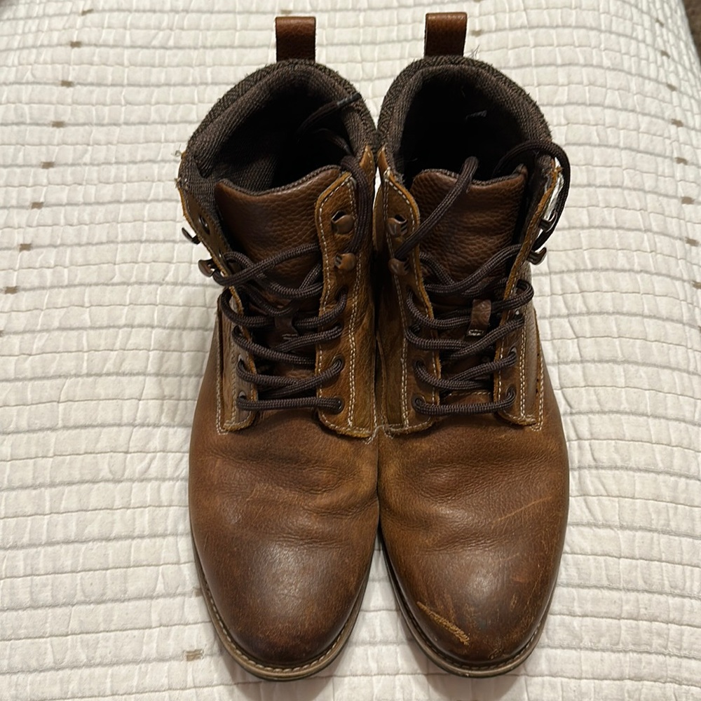 Dr. Scholl’s brown leather boots. Size 11. Worn but in great shape.